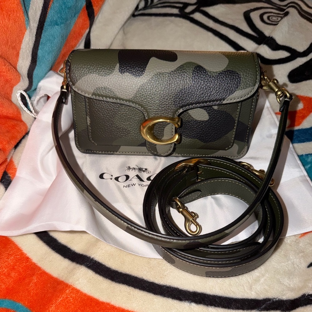 Like new coach tabby 20 in camo